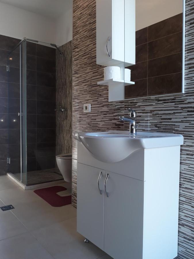Guesthouse Bela Tiranë Ngoại thất bức ảnh