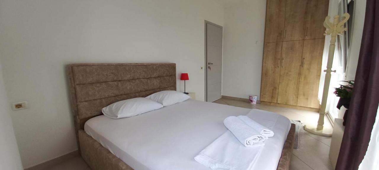 Guesthouse Bela Tiranë Ngoại thất bức ảnh